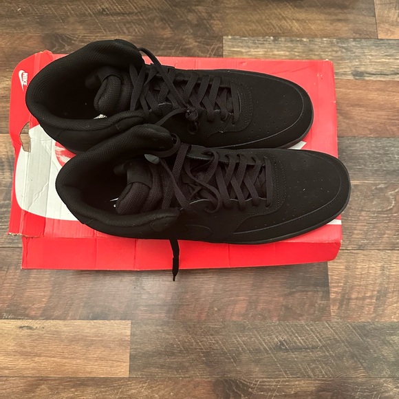 Nike shoes - Picture 5 of 5